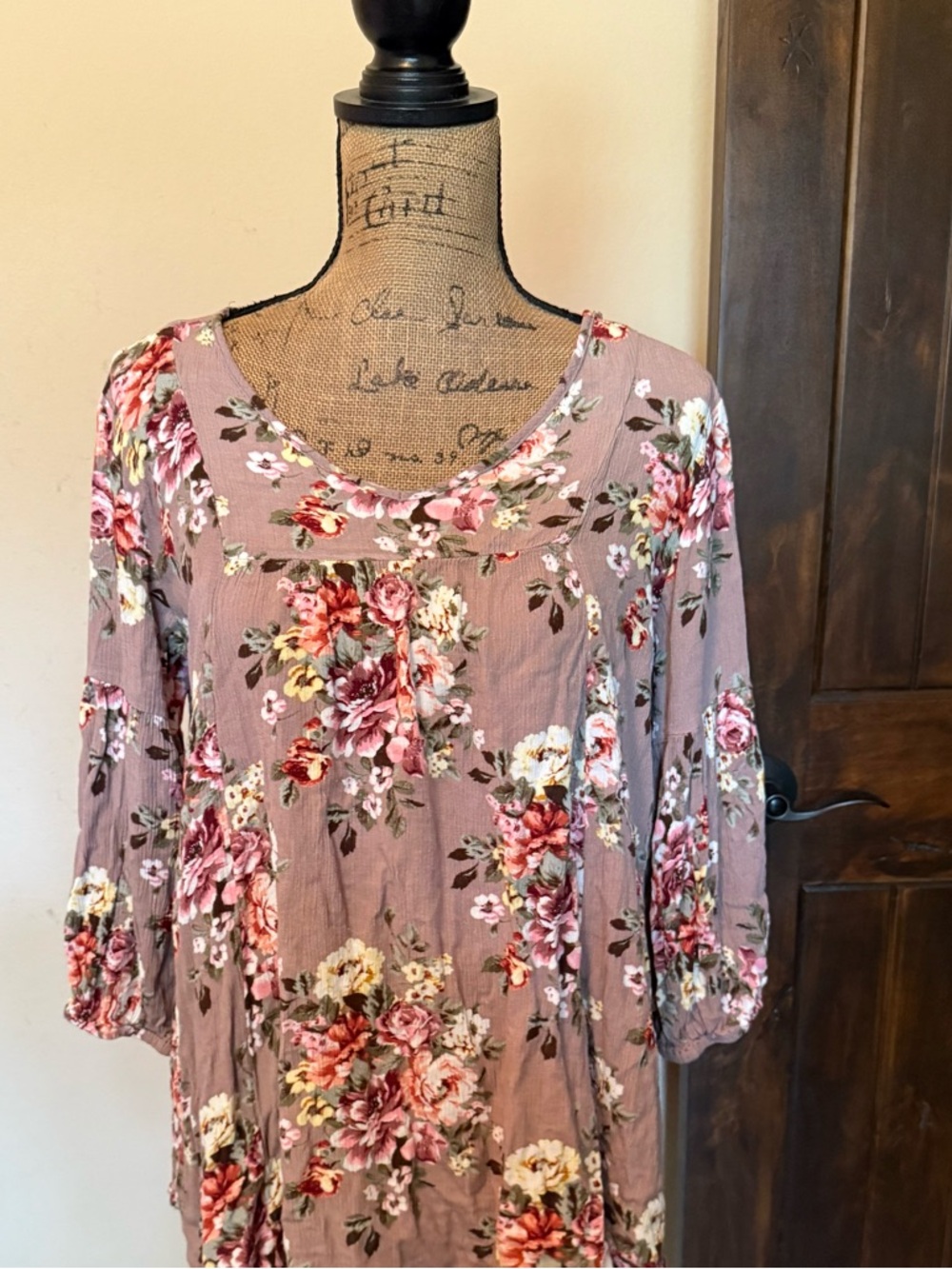 Floral Scoop Neck Women's Top in Mauve